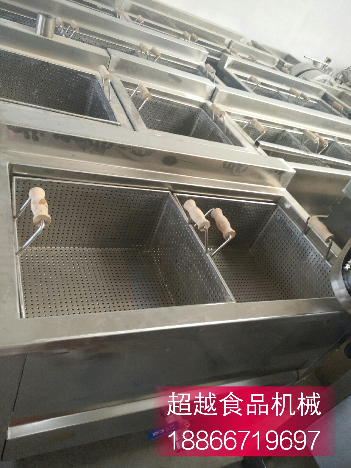 魚罐頭油炸機(jī) 魚塊油炸機(jī) 炸雞排油炸機(jī) 大型全自動(dòng)油炸機(jī)