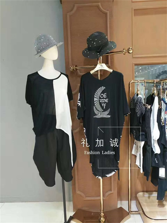 潮牌女裝黑馬藍品牌服裝尾貨折扣批發(fā)