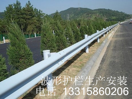 四川波形護(hù)欄生產(chǎn)廠家江蘇波形梁護(hù)