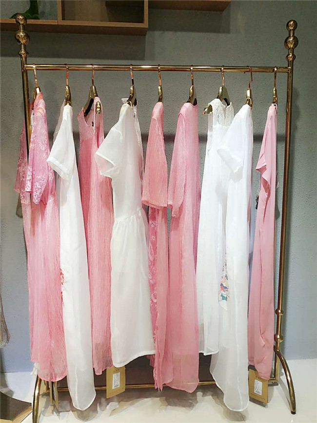 翥品牌折扣女裝批發(fā)，翥品牌庫存女裝批發(fā)，翥品牌折扣店
