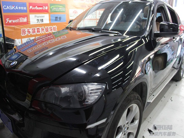 鄭州車身改色寶馬x6車身改色貼膜|全車貼亮光黑|壹伍陸鄭州專業(yè)施工 鄭州寶馬改色
