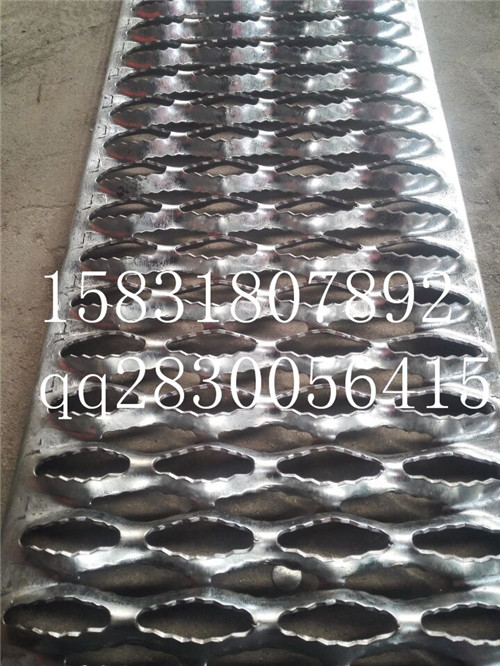 供應(yīng)防滑板 鱷魚(yú)嘴防滑板 樓梯踏板 專(zhuān)業(yè)生產(chǎn)廠家