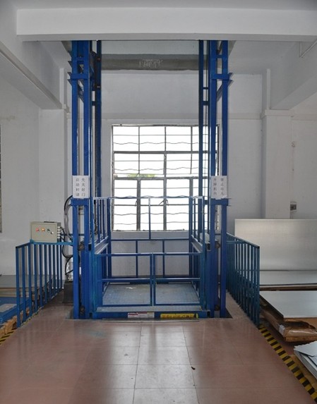 導軌式液壓升降作業(yè)平臺
