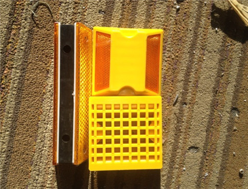 鑄鋁塑料道釘反光單雙面減速路標(biāo)安