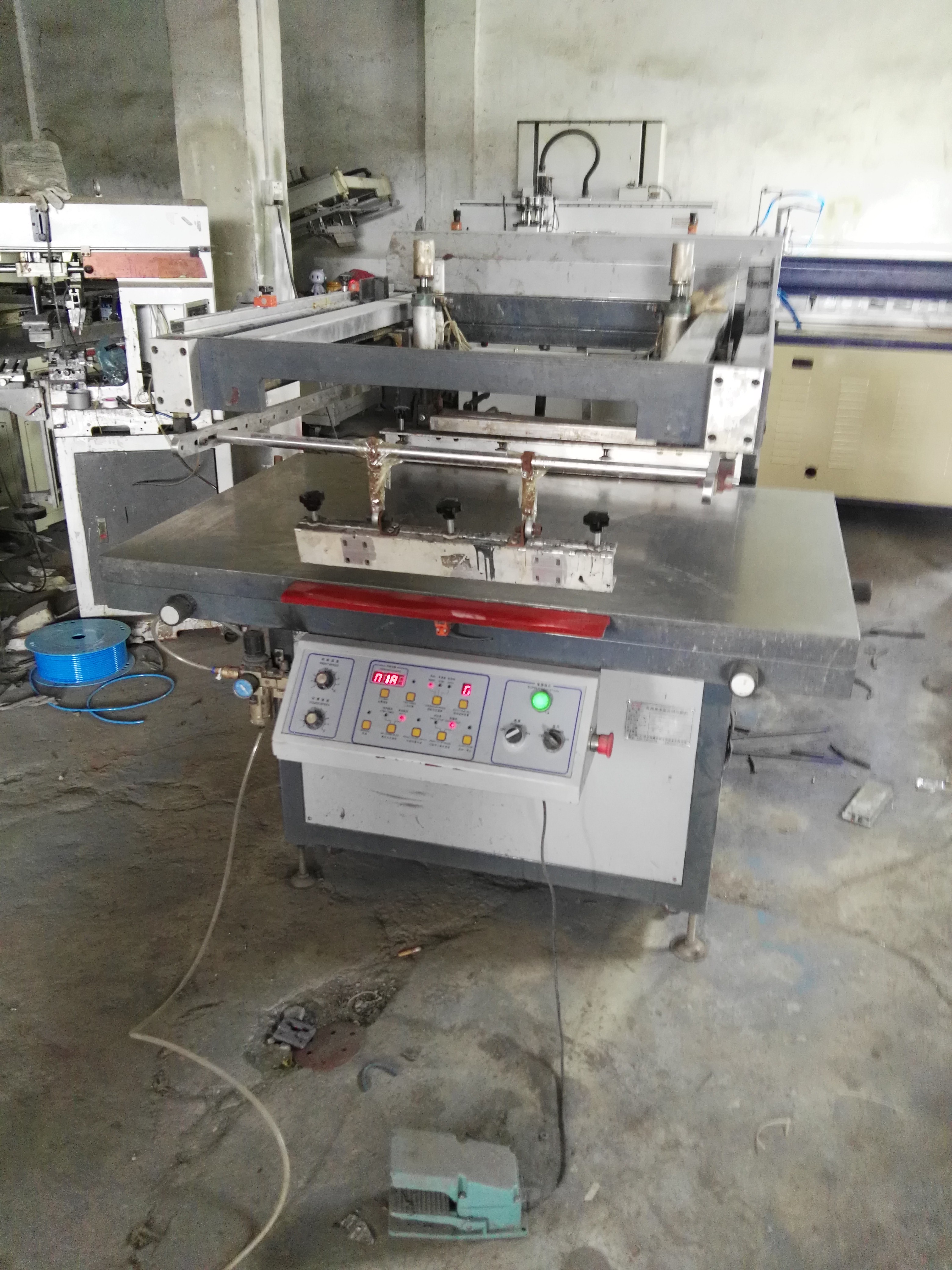 二手轉(zhuǎn)讓絲印機(jī)，垂直絲印機(jī)，斜臂絲印機(jī)，各種牌子的