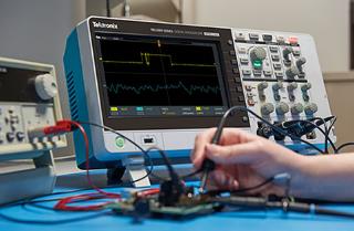 泰克數(shù)字存儲(chǔ)示波器TBS2000