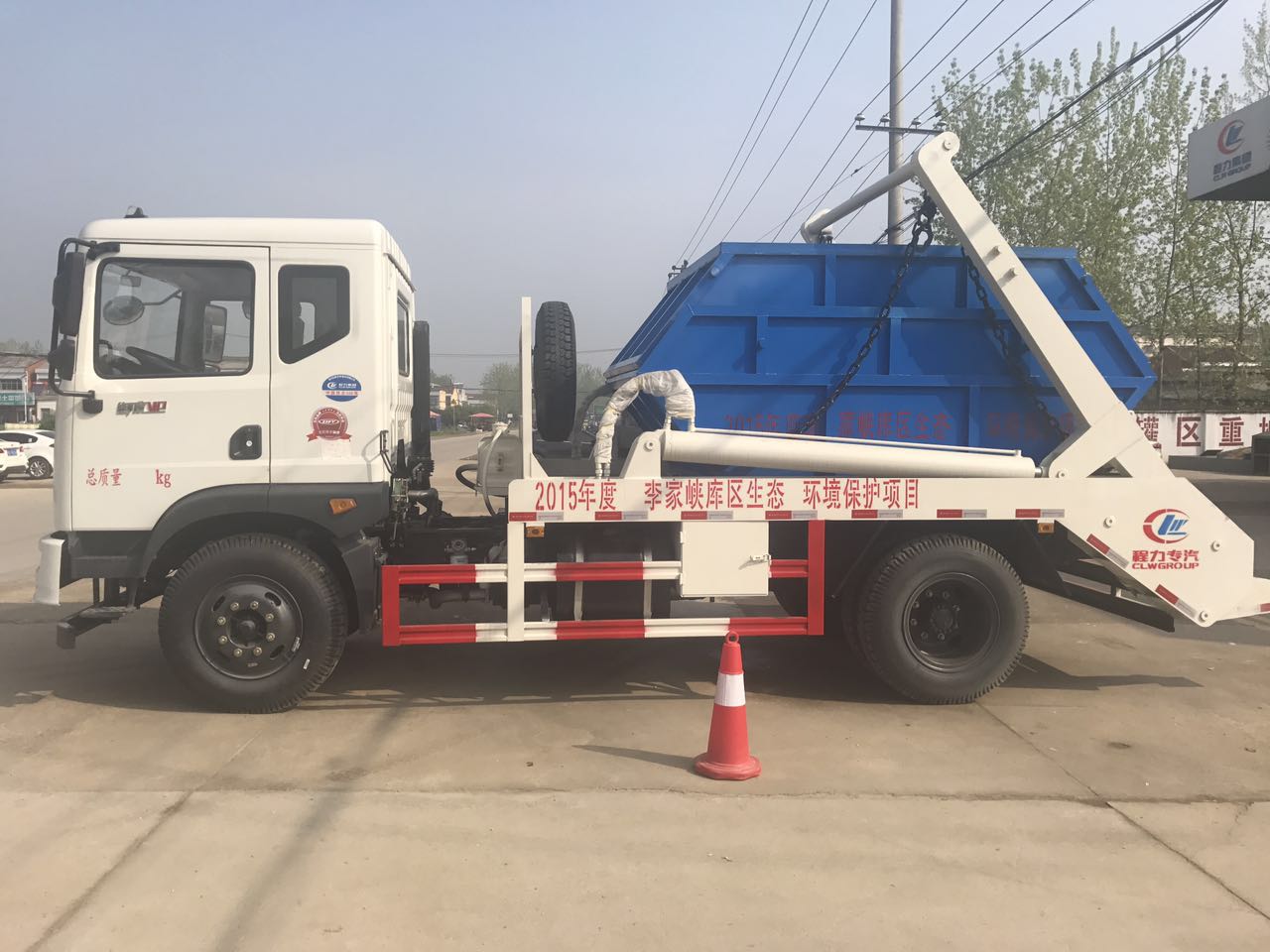 東風D9多利卡擺臂垃圾車/垃圾車價格/廠家直銷/
