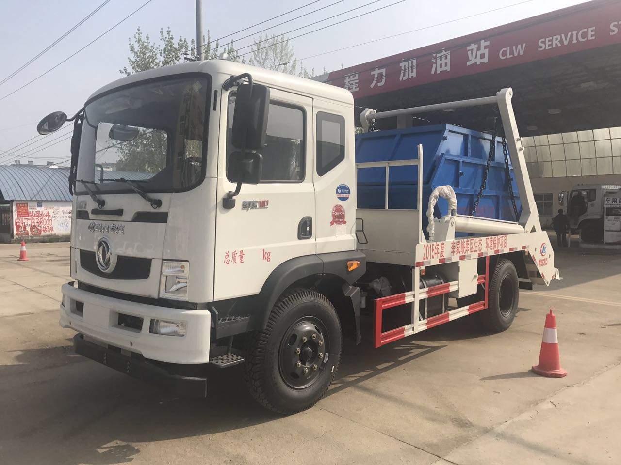 東風D9多利卡擺臂垃圾車/垃圾車價格/廠家直銷/