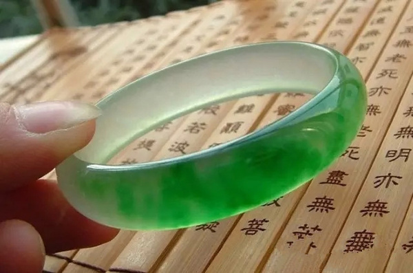 怎么買翡翠