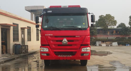 重汽豪沃12噸泡沫消防車