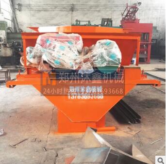 現(xiàn)澆式U型槽成型機(jī) 水利渠道現(xiàn)澆機(jī)U型渠道襯砌機(jī) 修水渠成型設(shè)備