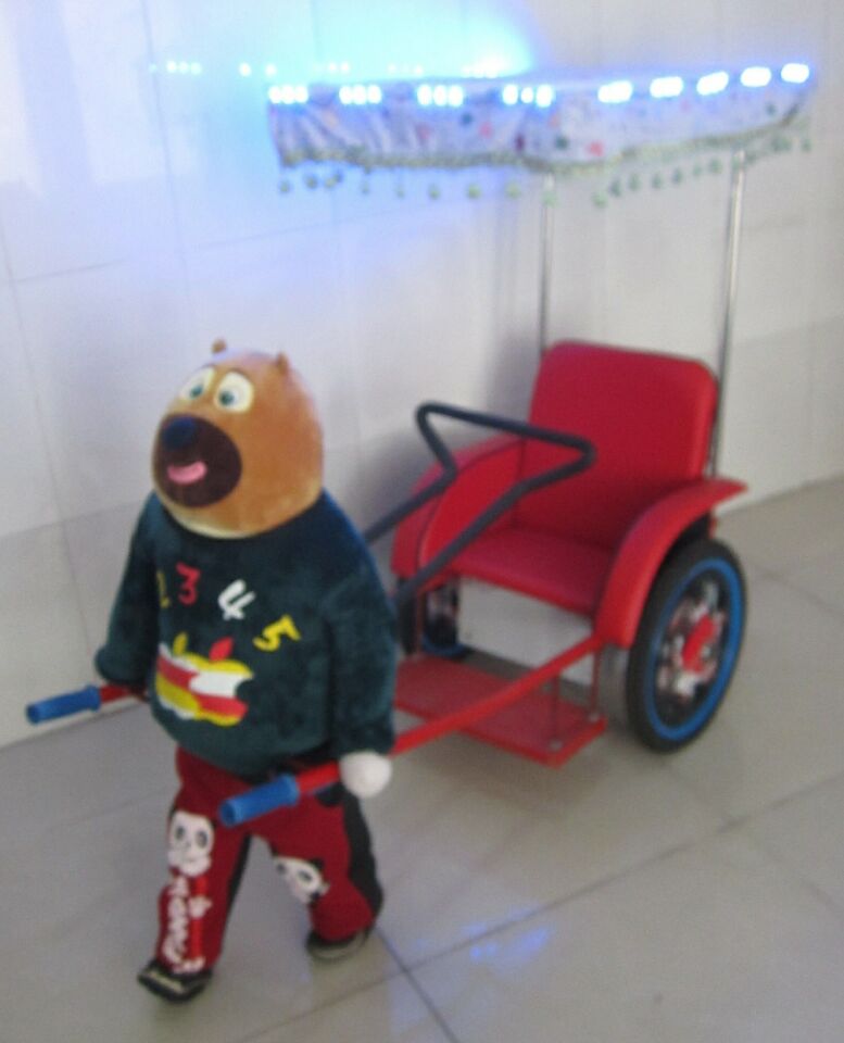 熱銷產(chǎn)品熊大機器人拉車