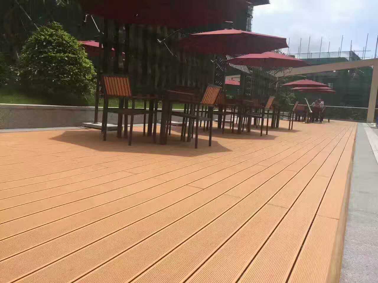 供應(yīng)山東濰坊環(huán)保木塑地板供貨商 山東濰坊環(huán)保木塑地板安裝