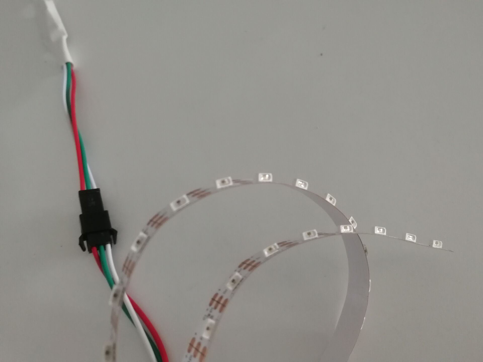 4020側(cè)發(fā)光燈條,階新科技SK6812- 4020側(cè)發(fā)光內(nèi)置IC單點單控全彩燈珠條