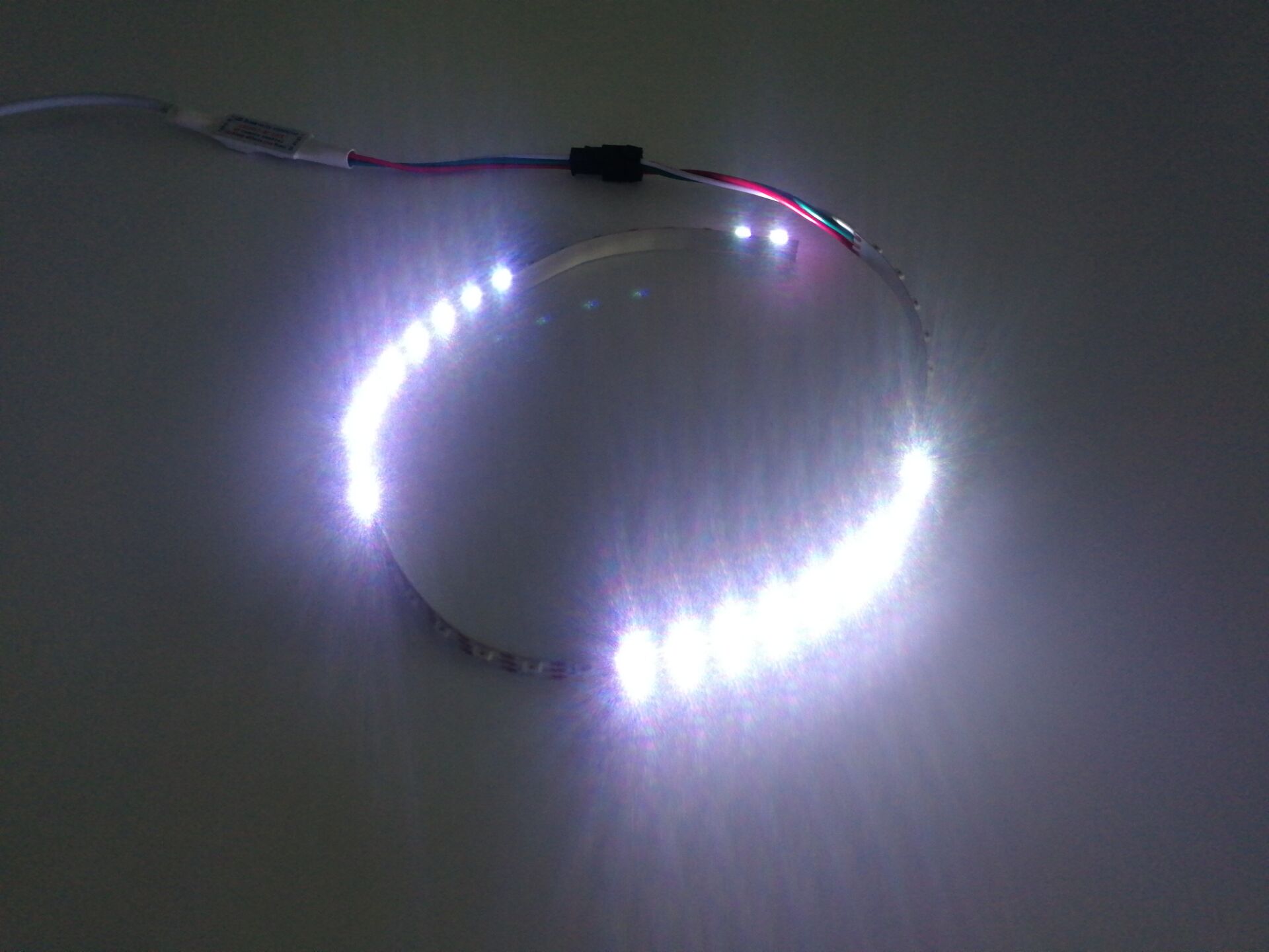 4020側(cè)發(fā)光燈條,階新科技SK6812- 4020側(cè)發(fā)光內(nèi)置IC單點單控全彩燈珠條