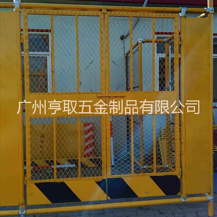 施工電梯安全門建筑工地人貨梯安全井門雙開鋼板網(wǎng) 鋼板網(wǎng)護欄