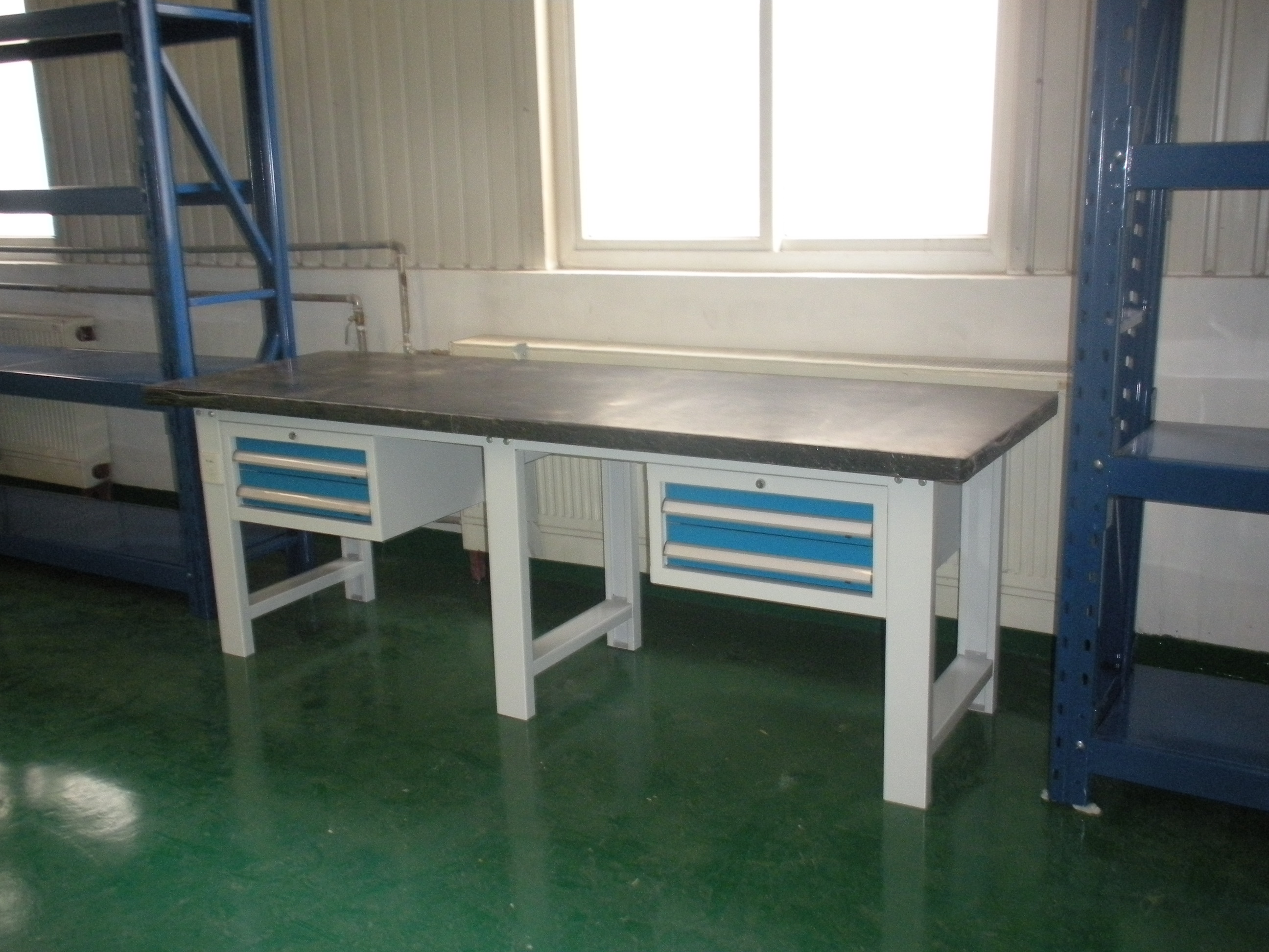 單桌子帶掛板 帶掛板工作臺 北京帶掛板工作臺生產(chǎn)廠家 帶掛板工作