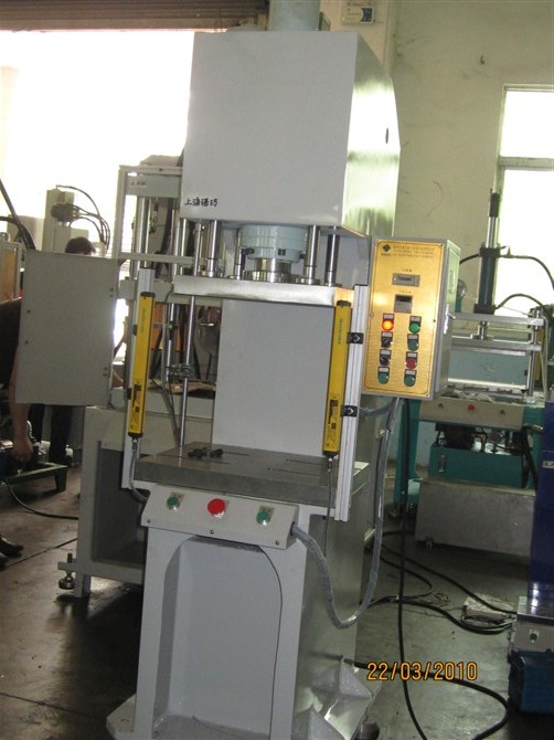 供應(yīng)10T油壓壓床 單臂油壓機 汽車零部件壓裝機 汽車零部件油壓機壓裝機