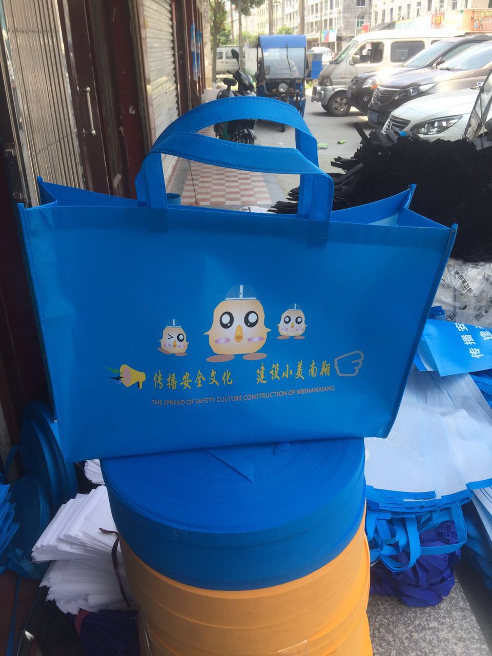 無紡布袋、無紡布袋廠家定制、浙江無紡布袋定制、浙江無紡布袋批發(fā)
