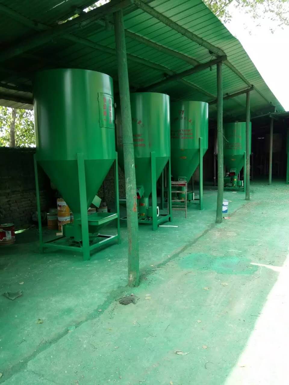 利祥農牧供應養(yǎng)豬設備飼料攪拌機 滄州飼料攪拌機廠家