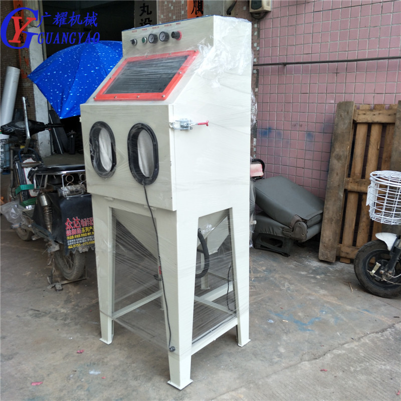 熱銷(xiāo)小型箱式手動(dòng)噴砂機(jī)鋼板鋁板表面除銹五金去氧化皮噴砂機(jī)廠(chǎng)家