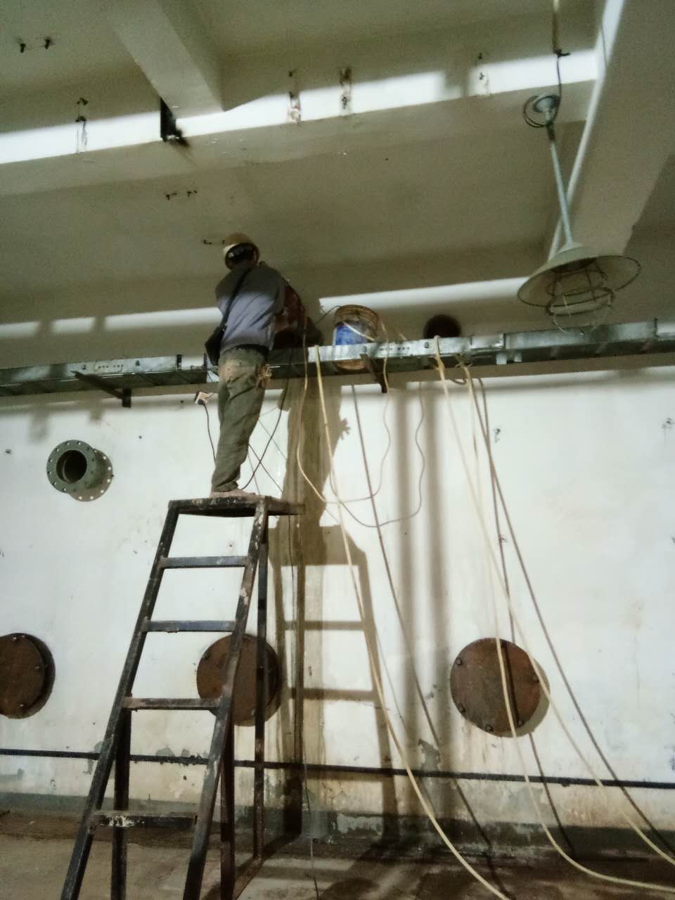 深圳熱水器打孔公司 寶安區(qū)熱水器打孔聯(lián)系電話  寶安區(qū)熱水器打孔施工價格