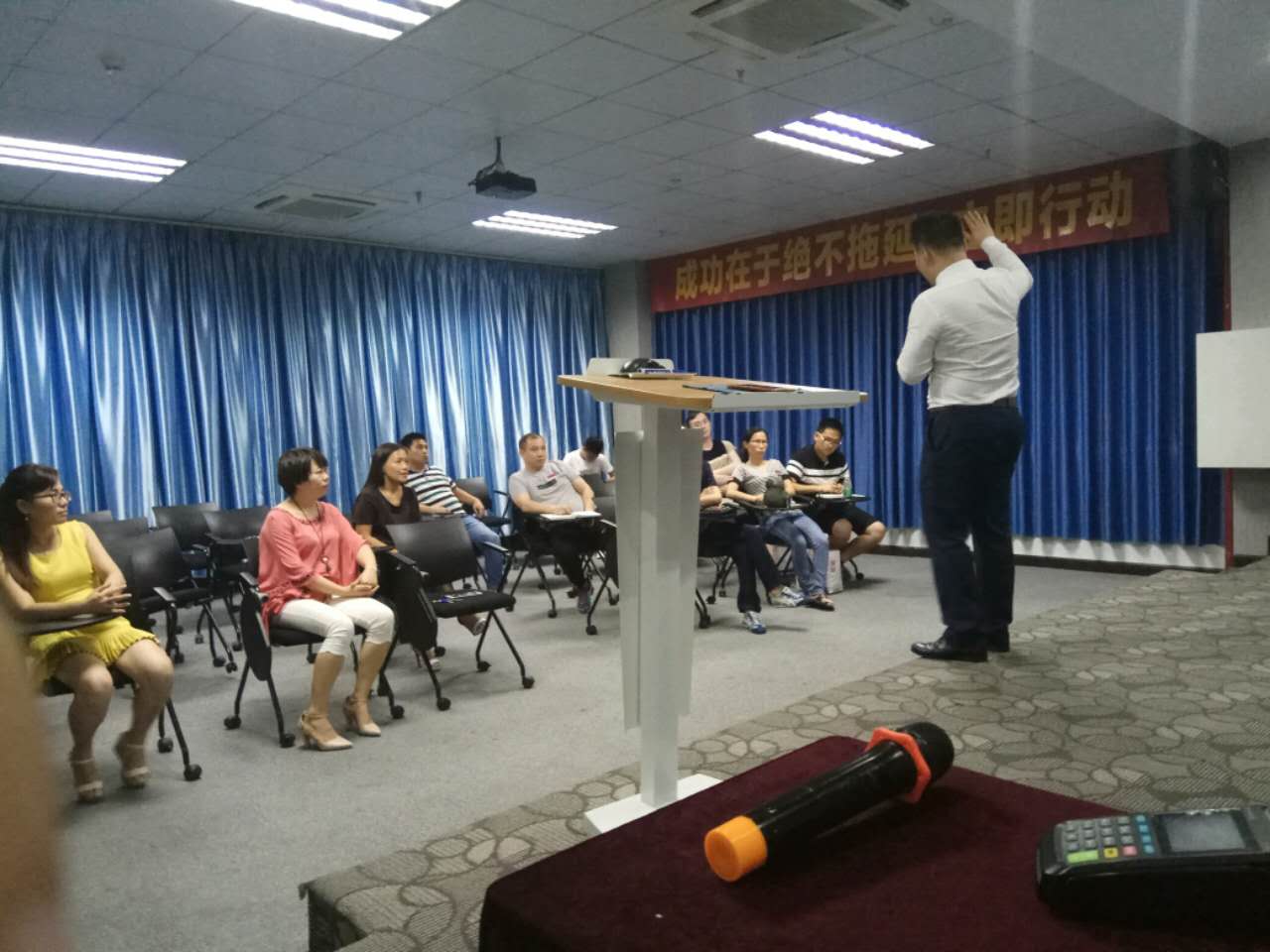 深圳口才培訓(xùn),龍崗演講學(xué)習(xí),怎么說(shuō)話不緊張,演講技巧口才技巧專業(yè)學(xué)習(xí)