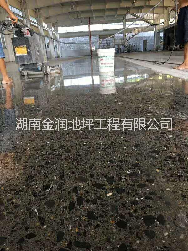 湖南固化地坪 彩色鋼化地坪施工 長(zhǎng)沙鋼化地坪 長(zhǎng)沙鋼化耐磨地坪