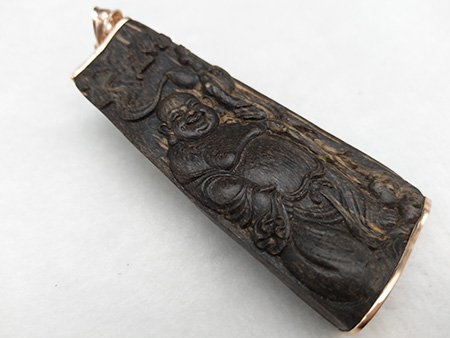 達(dá)拉干包金米勒掛件 沉香木雕刻掛