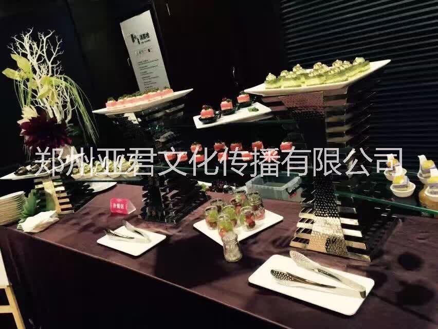 鄭州美藝?yán)洳妥灾途茣?huì)私人宴會(huì)自助燒烤小龍蝦蛋糕