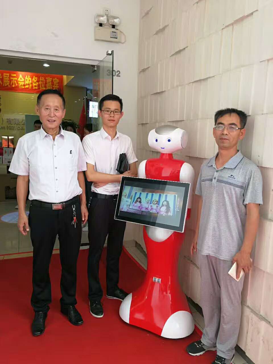 卡伊瓦迎賓導(dǎo)購(gòu)機(jī)器人三出售廠家直