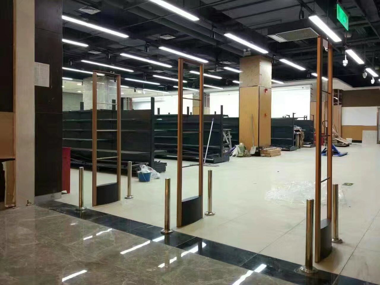 安裝批發(fā)零售服裝店防盜器