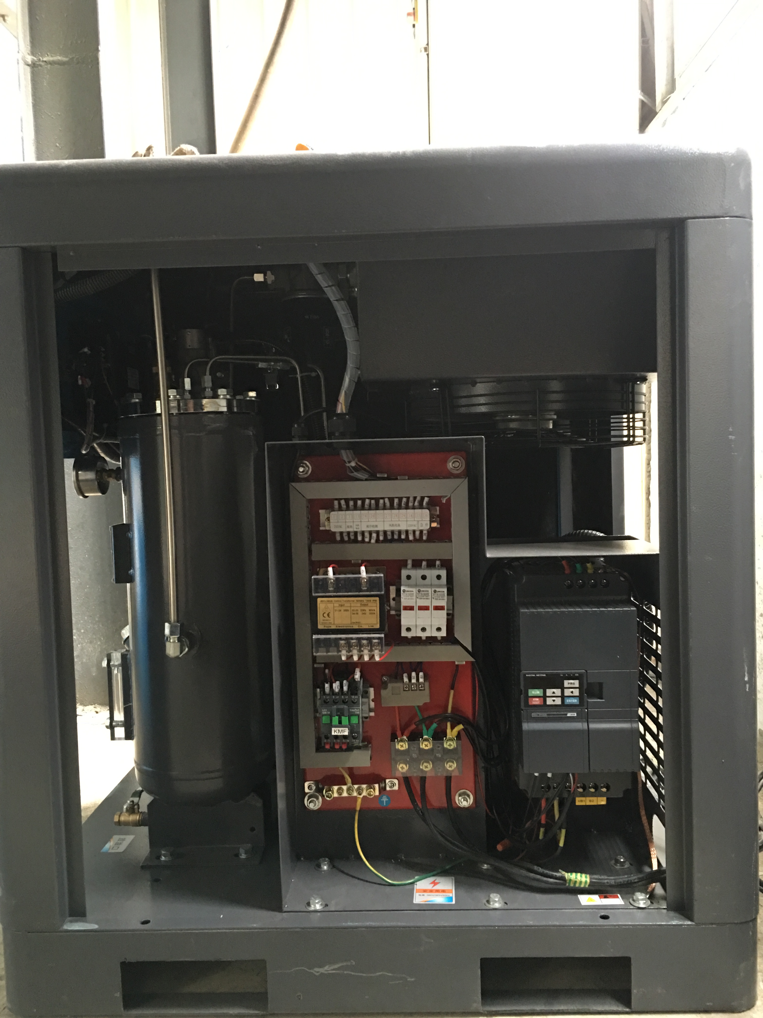 上海捷曼7.5kw-350kw永磁變頻節(jié)能靜音螺桿空壓機(jī)，機(jī)型穩(wěn)定，超長質(zhì)保 永磁變頻靜音螺桿空壓機(jī)