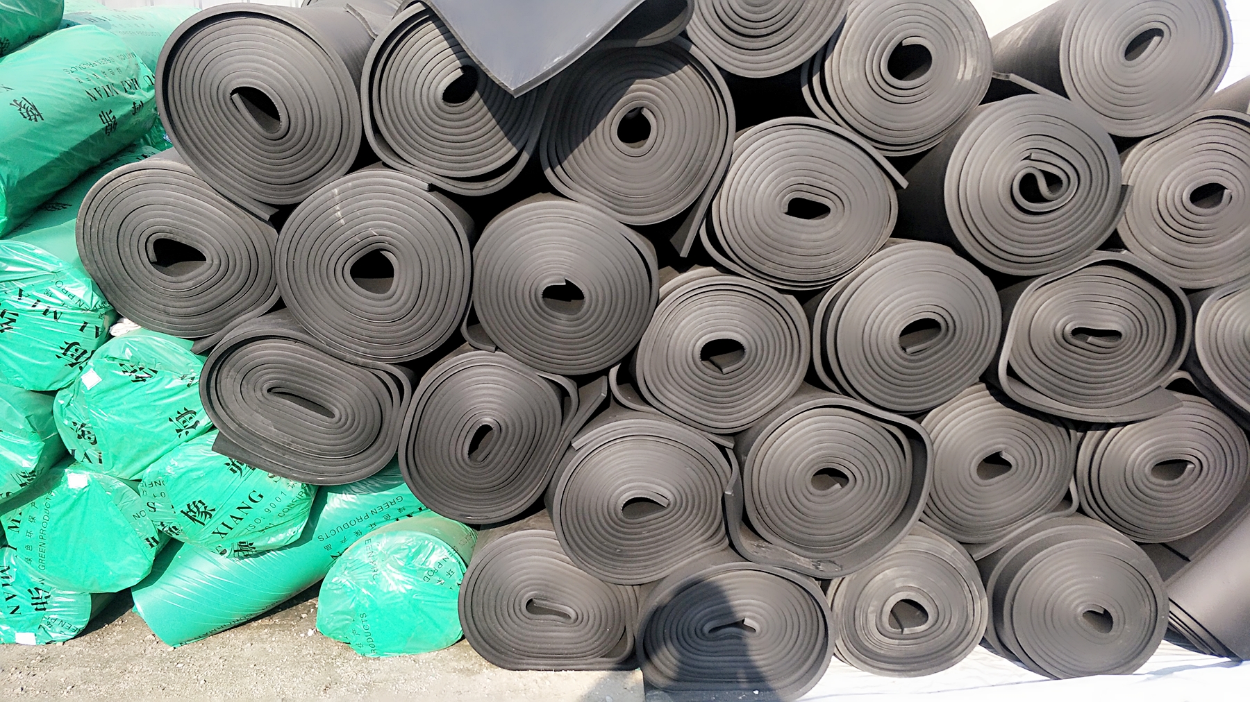 橡塑海綿保溫板 柔性發(fā)泡橡塑保溫板 隔熱橡塑保溫板 河北B1級橡塑海綿板 橡塑保溫板