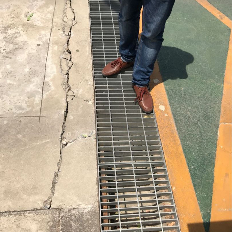 順博廠家直銷熱鍍鋅防銹市政溝蓋鋼格柵