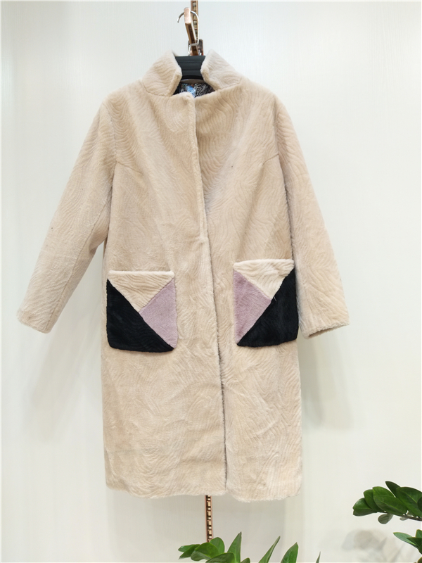 依斐詩(shī)羊剪絨大衣海寧皮草大衣女裝品牌折扣批發(fā) 庫(kù)存尾貨分份批發(fā)