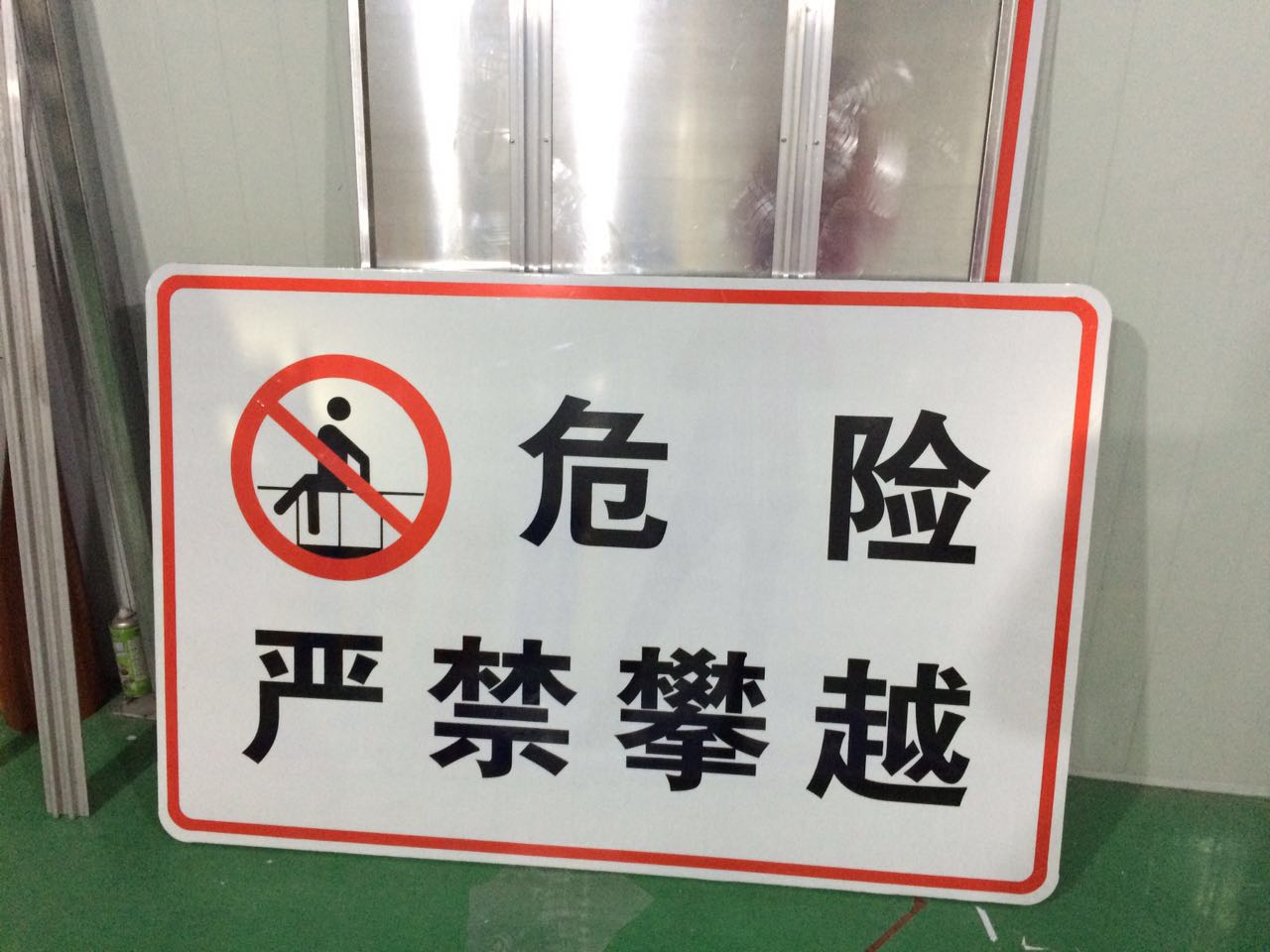 商洛道路指示牌，商洛交通標志牌商洛反光標牌，是專業(yè)的西安標牌廠家