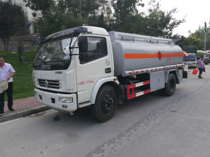 急急急：油罐車 流動(dòng)加油車 半掛運(yùn)油車廠家大促銷