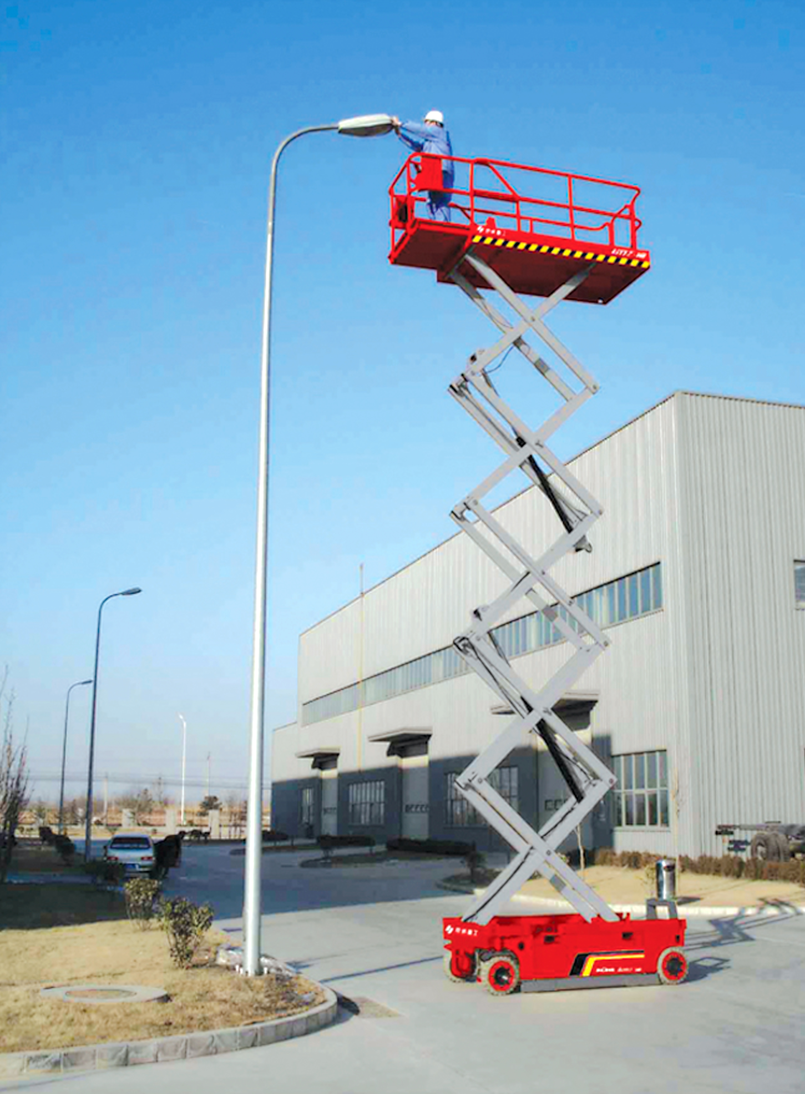 山東全自行式升降機(jī)升降平臺(tái)廠家 自動(dòng)行走式高空作業(yè)平臺(tái)