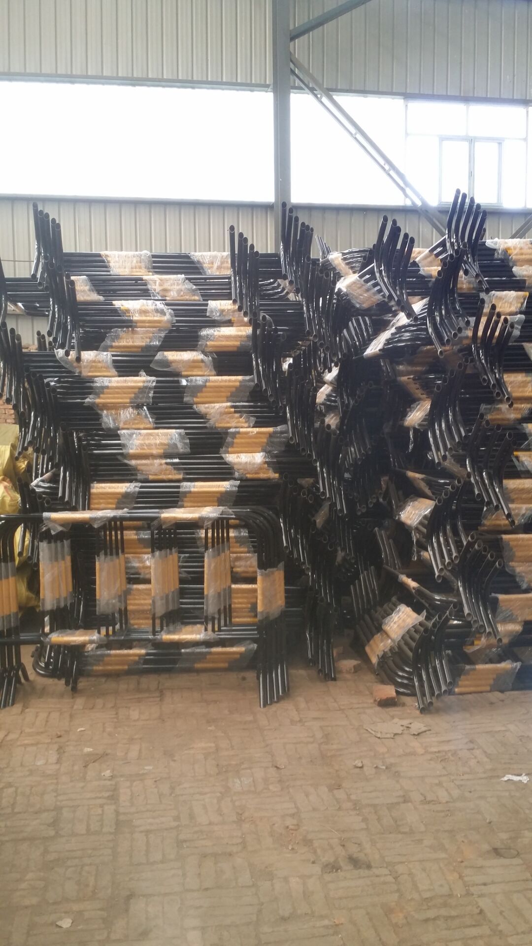 圓籠地龍式螺旋不銹鋼自行車架 市政道路護(hù)欄 鐵馬護(hù)欄交通施工護(hù)