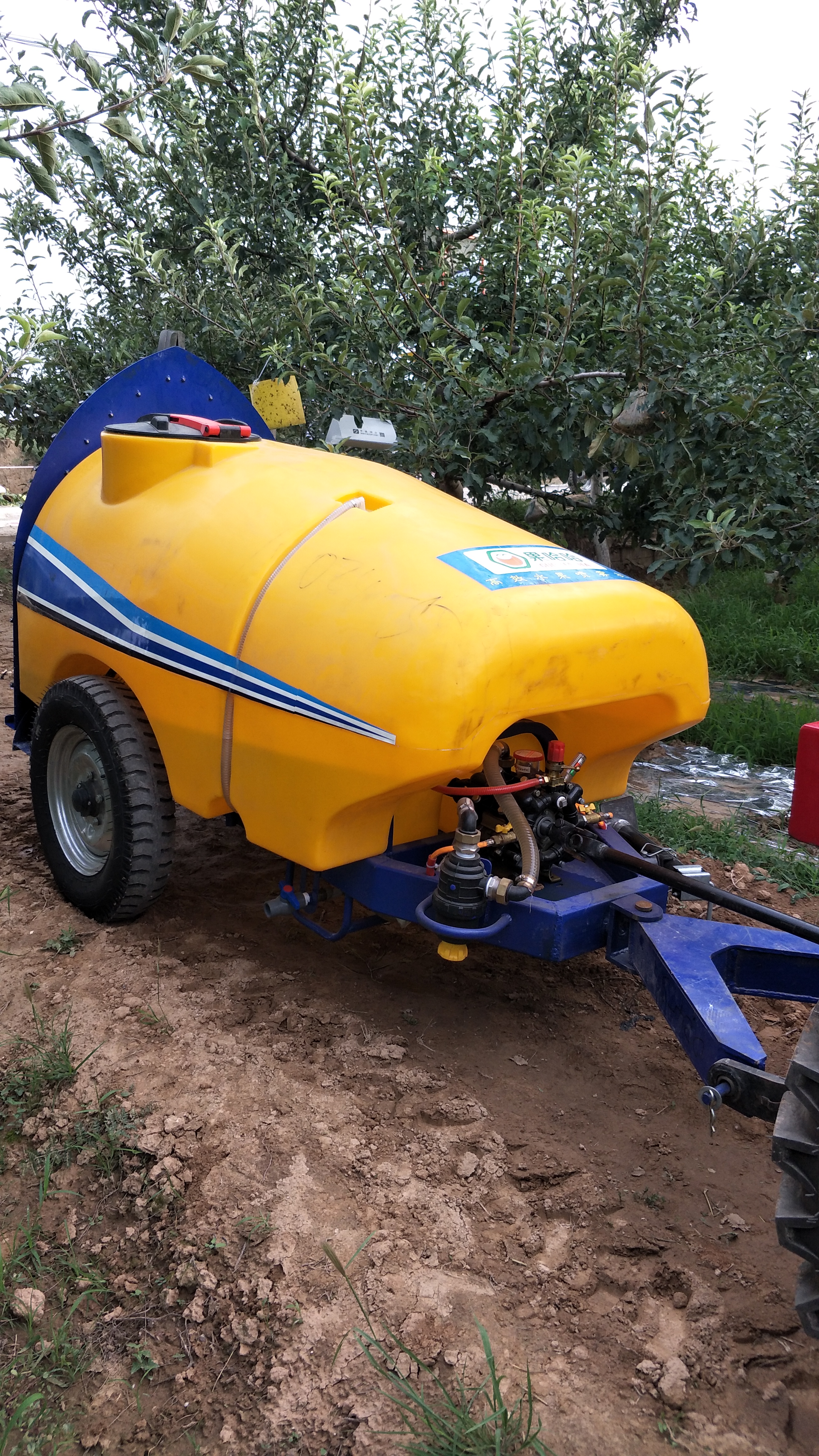 拖拉機牽引式果園噴霧機 拖拉機牽引式果園打藥機 拖拉機牽引式風送果園打藥機 果哈哈牽引式風送果園打藥機