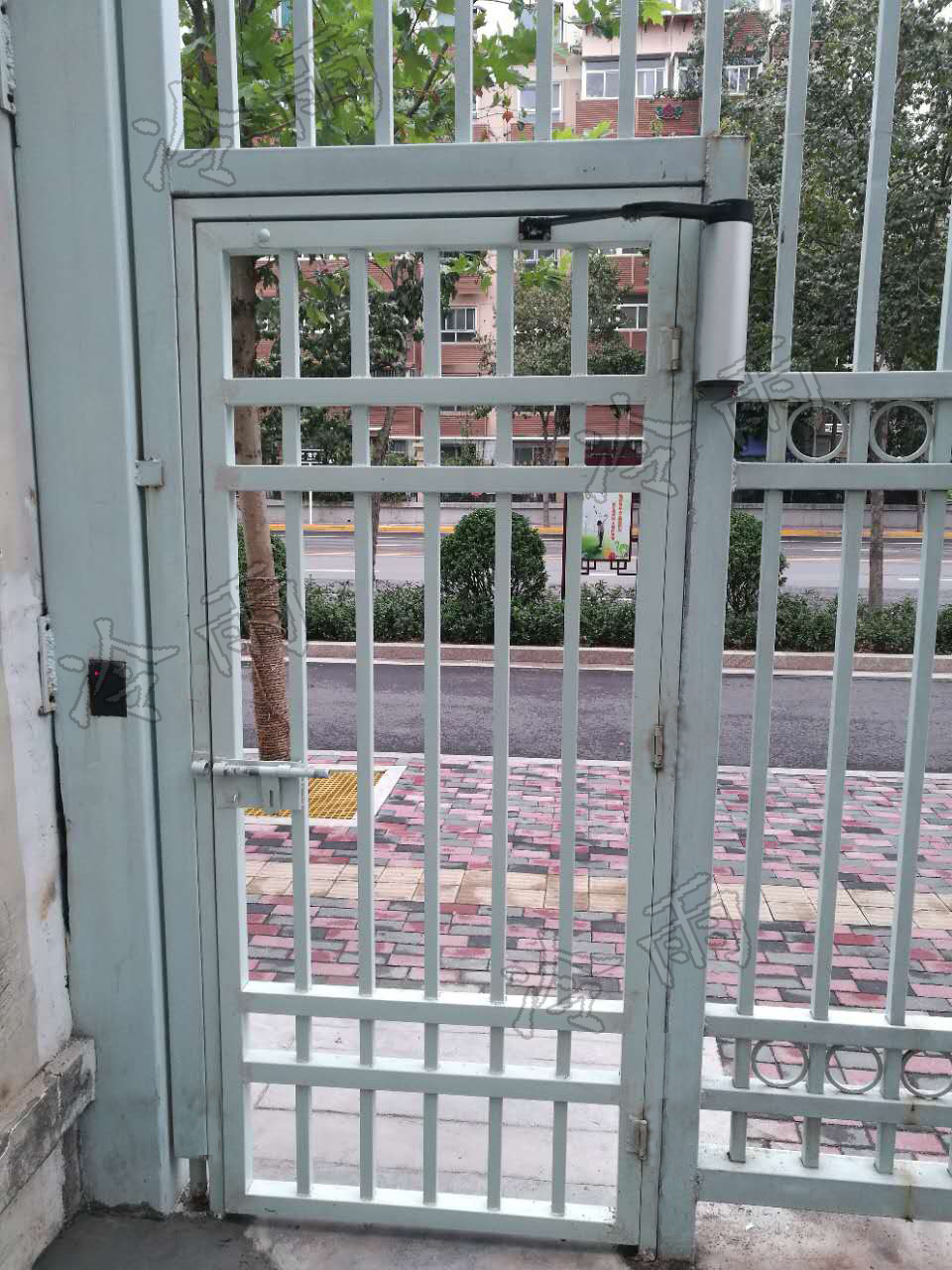 北京小區(qū)開門機廠家 人行通道門電動閉門器 冷雨庭院自動平開門