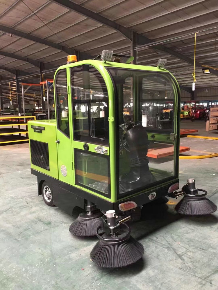 全封閉駕駛式滾刷掃地車  柳寶LB-1900曬水無塵工地林園掃地車