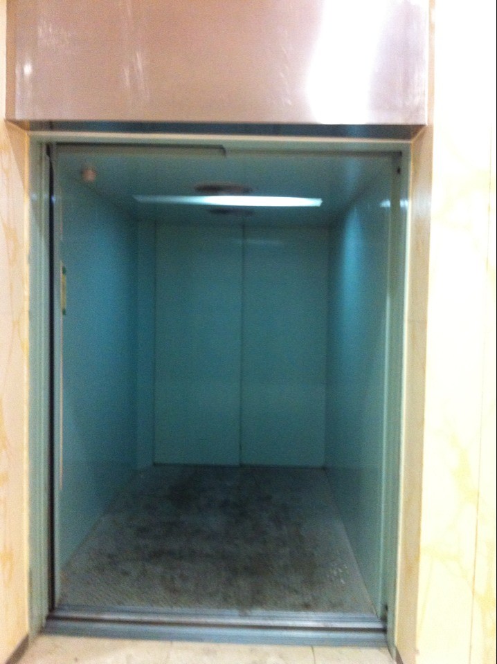 廠家直銷曳引無機房載貨電梯