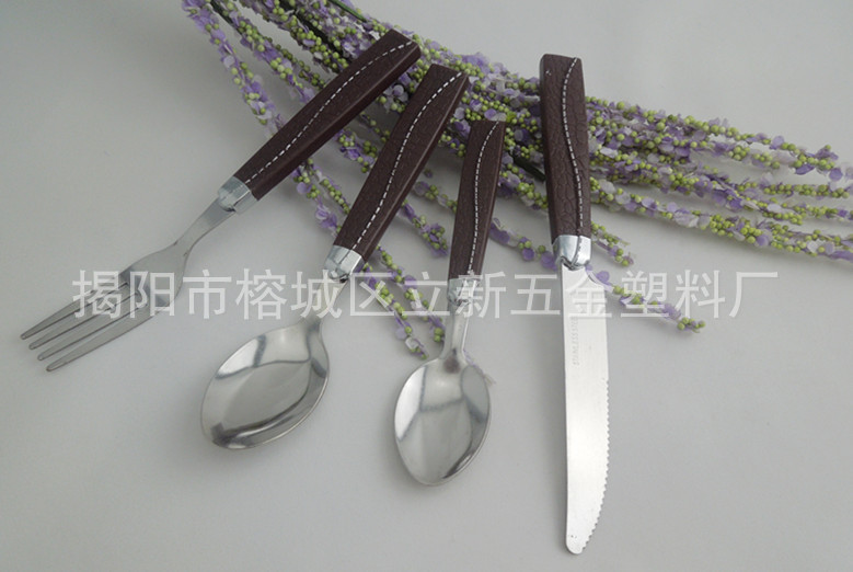 批發(fā)供應(yīng) 時(shí)尚禮品餐具 簡(jiǎn)易假皮手柄不銹鋼刀叉勺4支套裝批發(fā)