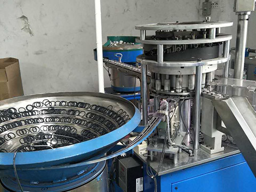 泡沫泵壓頭自動(dòng)組裝機(jī)多少錢 高組泡沫泵壓頭自動(dòng)組裝機(jī)多少錢