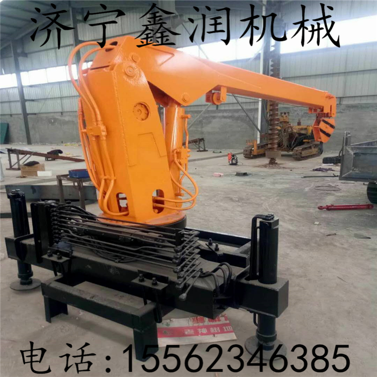 山東鑫潤供應(yīng)三輪隨車吊三輪吊車