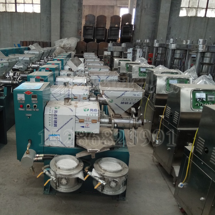 供應(yīng)菜籽榨油機兩相電榨油機螺旋榨油機多少錢一臺