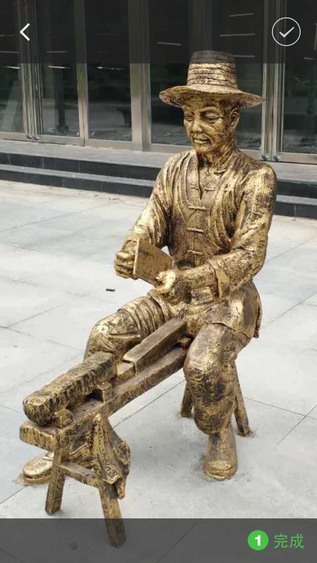 玻璃鋼仿銅現(xiàn)代人物雕塑 母與子購物廣場小品擺件 一家三口雕塑城市廣場擺件現(xiàn)代人物定制 銅雕擺件