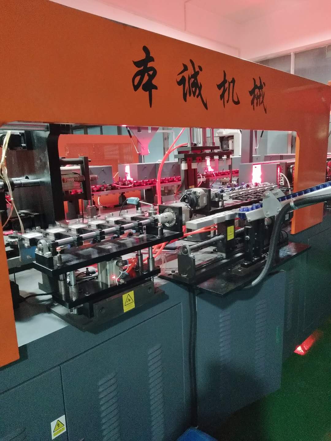 礦泉水飲料瓶全自動吹瓶機 本誠機械BC-600全自動吹瓶機